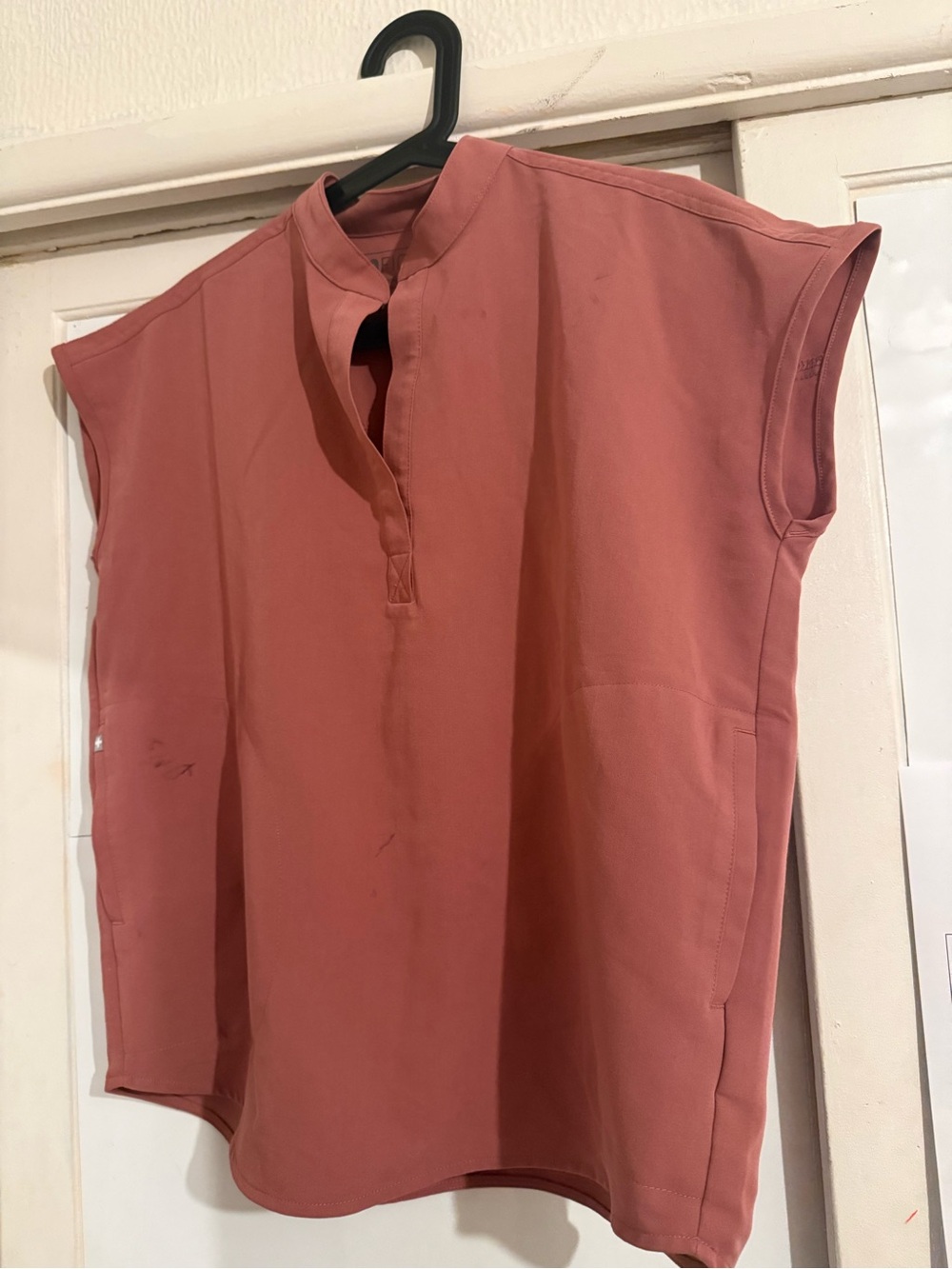 Women’s Figs Rafaela top Sleeveless Shirt - Dusty Rose mauve